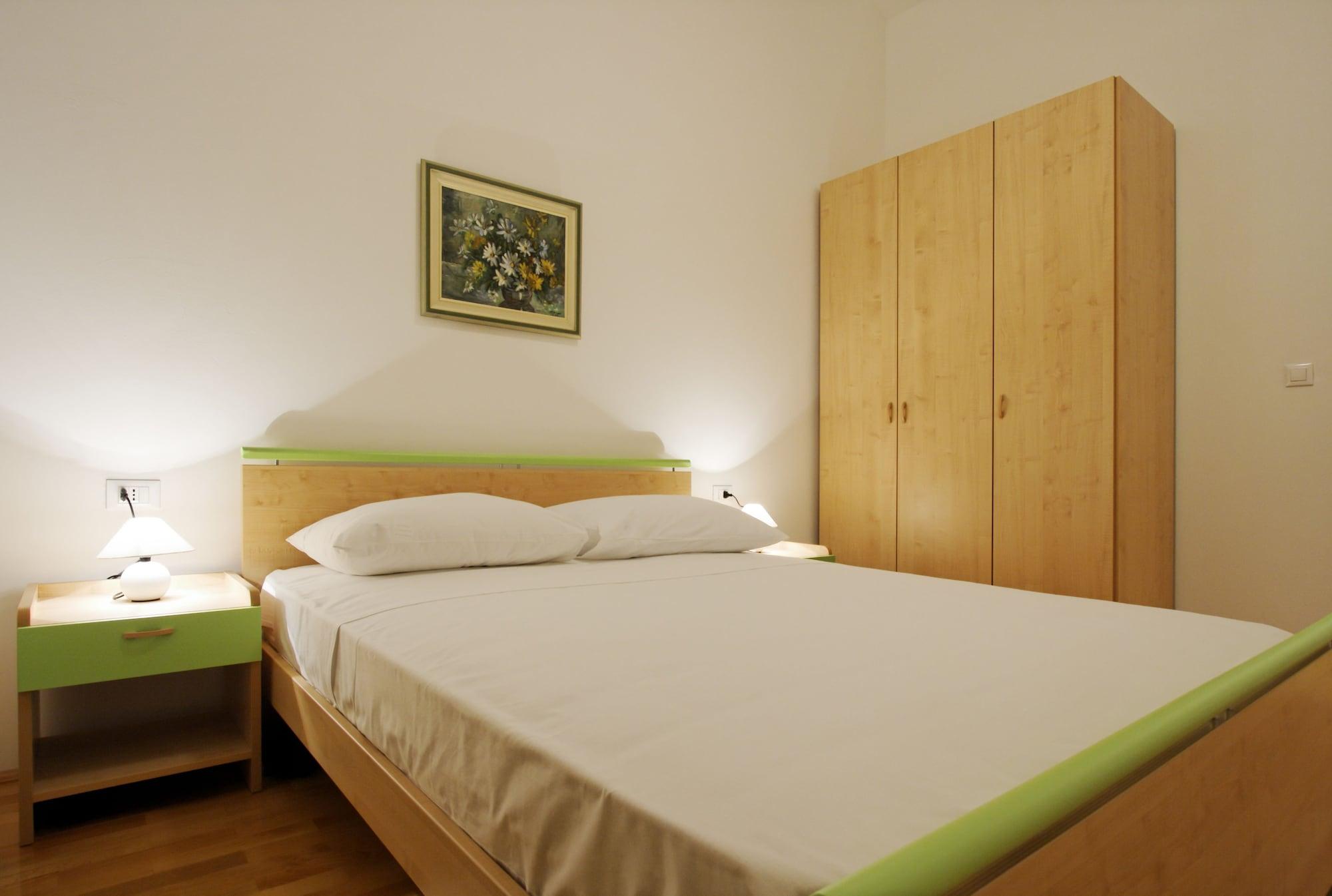 Pharia Hotel And Apartments - By The Beach Hvar Town Room photo