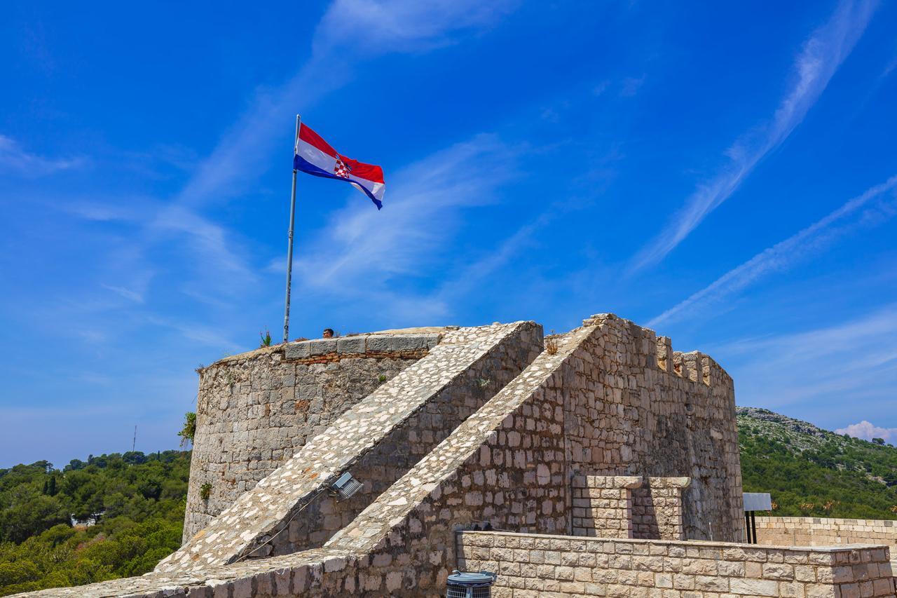 Pharia Hotel And Apartments - By The Beach Hvar Town Exterior photo